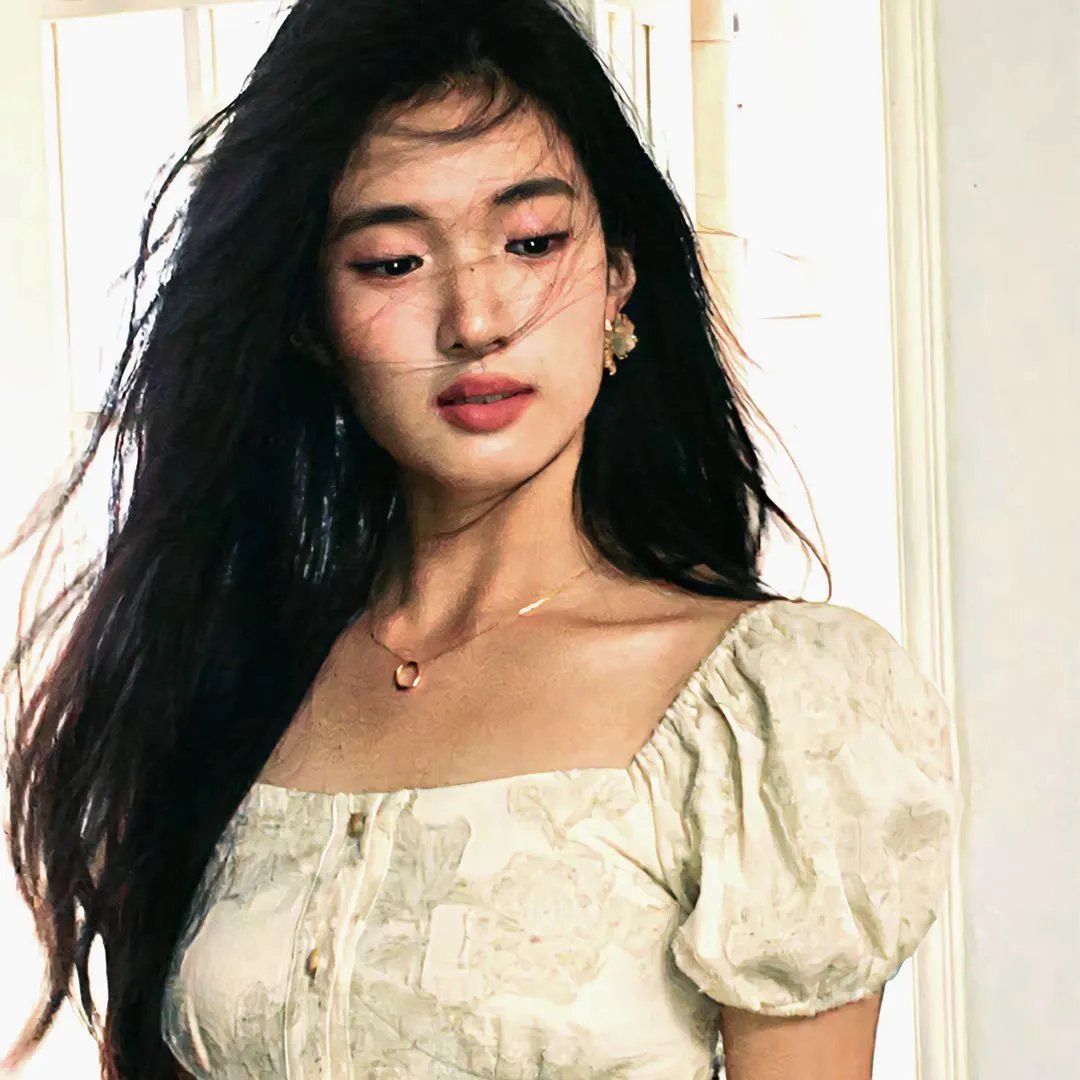 美女荒野逃亡